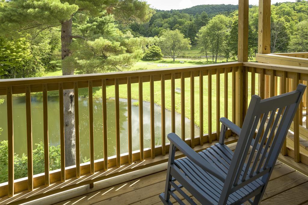 On The River Inn Вудсток Экстерьер фото