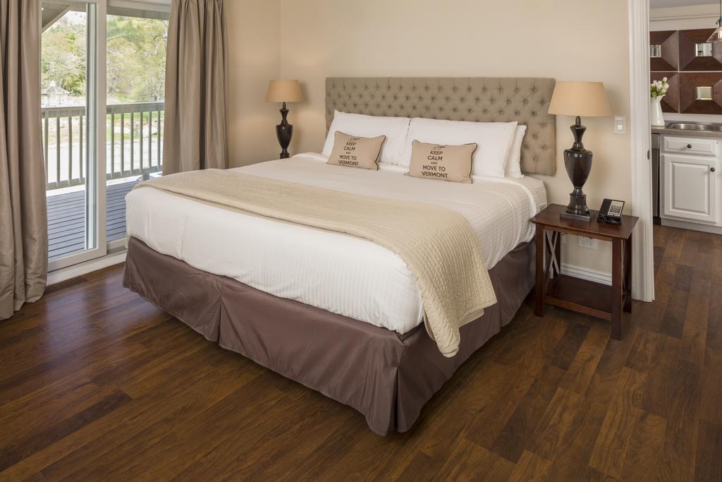 On The River Inn Вудсток Экстерьер фото