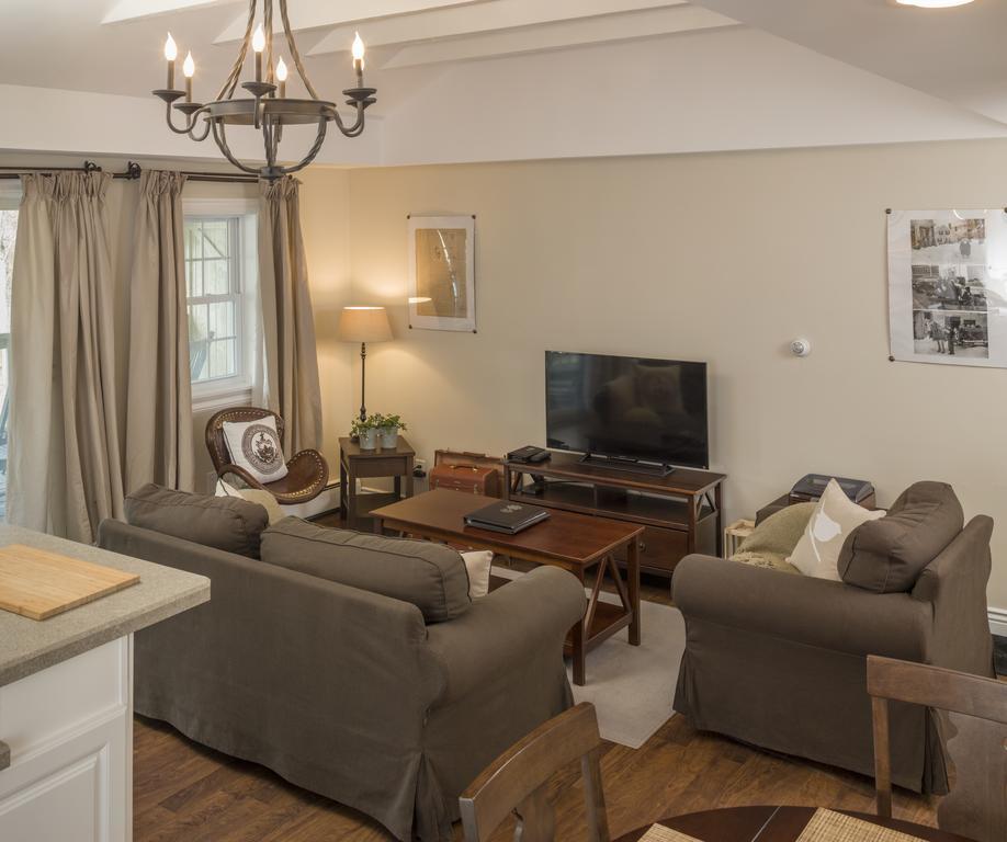 On The River Inn Вудсток Экстерьер фото